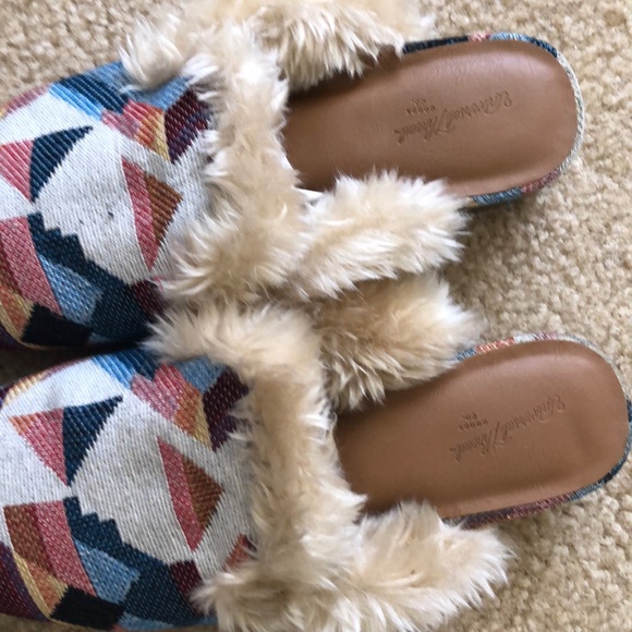 Slippers - Picture 2 of 3